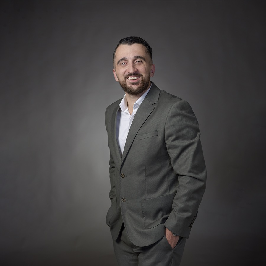 Portrait de Cédric Serefogullari, professeur particulier en comptabilité